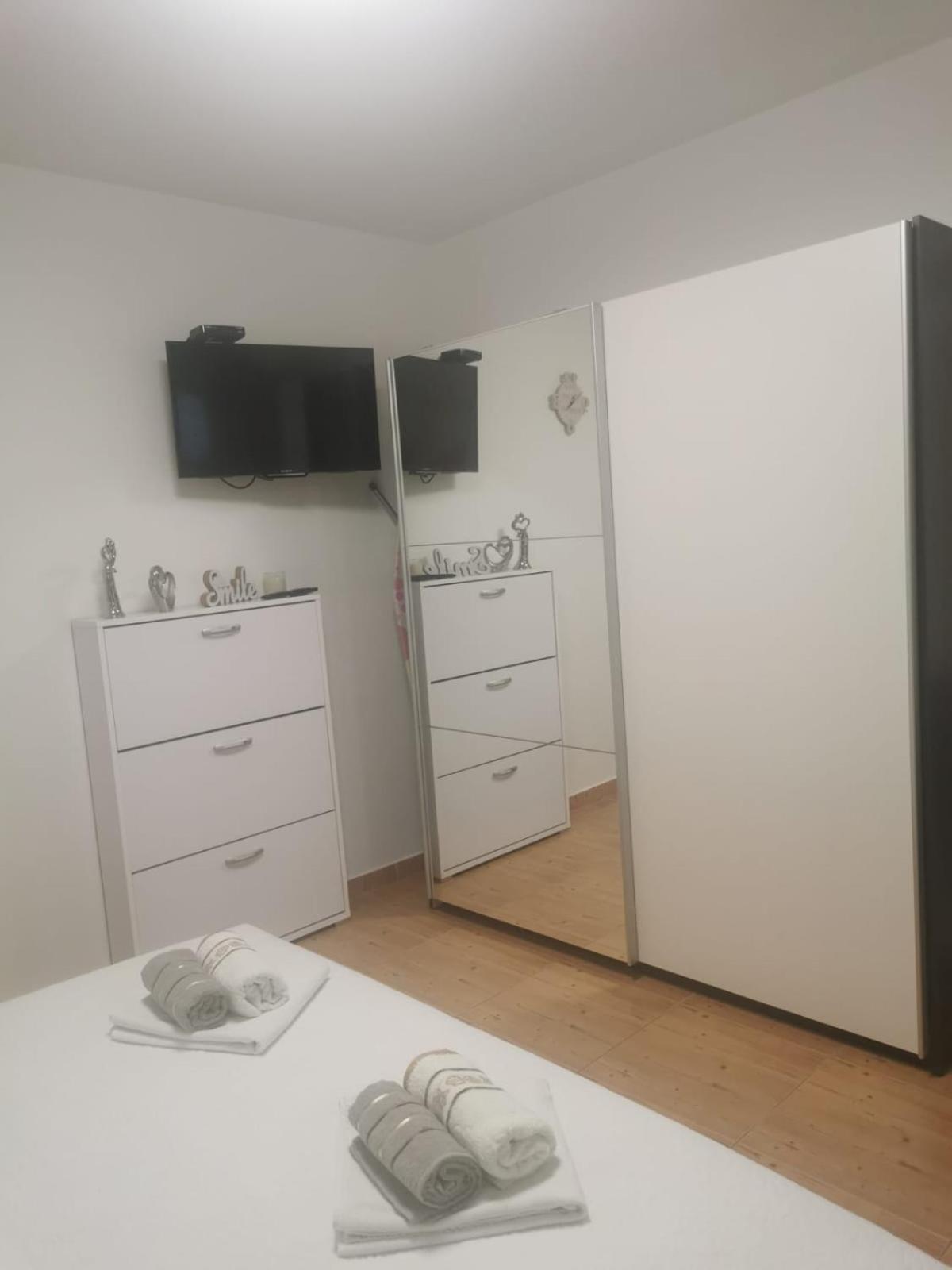 Poljica  Apartments Tomislav מראה חיצוני תמונה